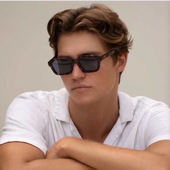 FREYRS Women's Gray Sunglasses - Picture 2 of 7